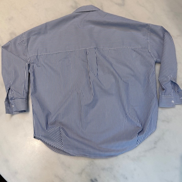 T Tahari Women’s long sleeved Blouse, , Blue White Pinstripe Size M - Picture 2 of 6